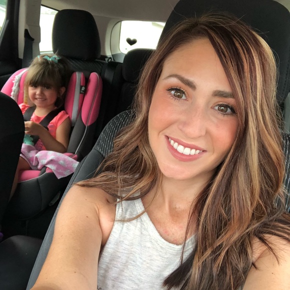 Meet your Posher, Alisha - Picture 2 of 3